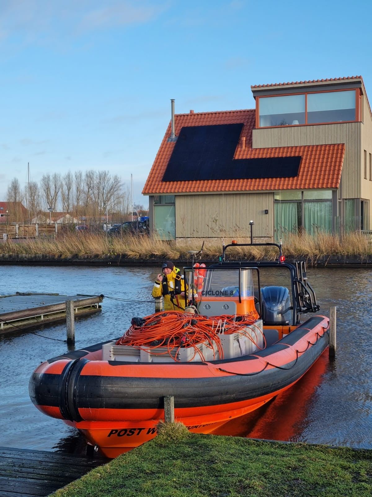 Cyclone 8, workboat for rent