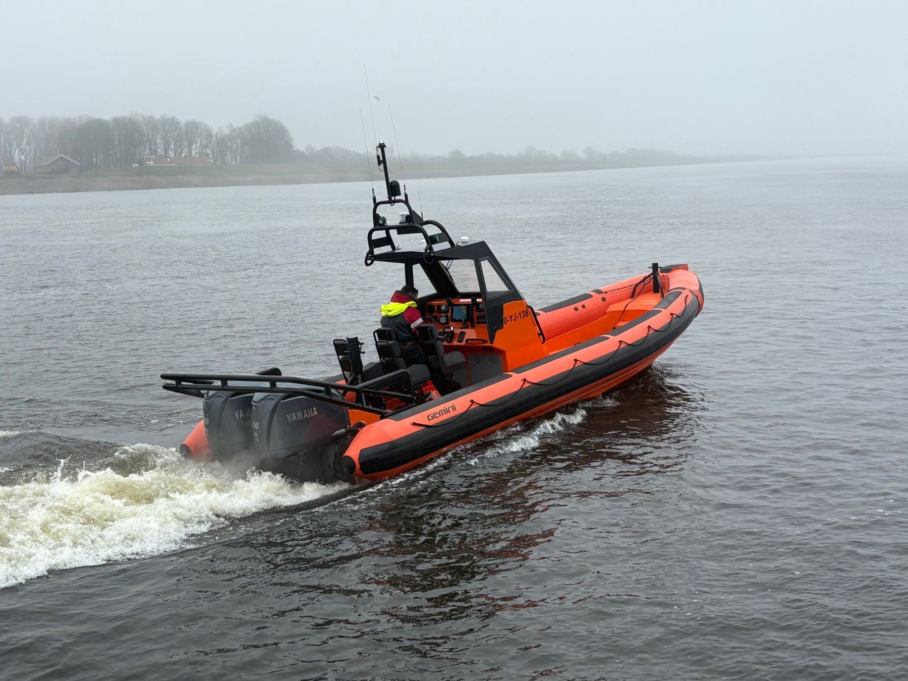 Tornado 10, workboat for rent